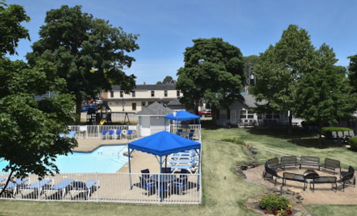 Lakeside Motor Lodge (Lakeside Motel) - From Web Listing (newer photo)